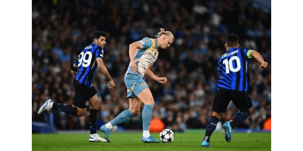 Inter Milán remizuje s Manchesterem City 0:0, Lautaro čelí výzvám