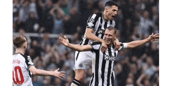 Newcastle United porazil Paris Saint-Germain 4:1 a skončilo 20 let čekání