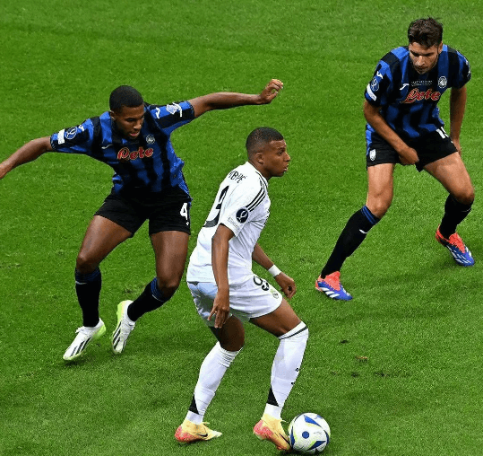 Mbappeho debut v Realu Madrid, první gól a první šampionát