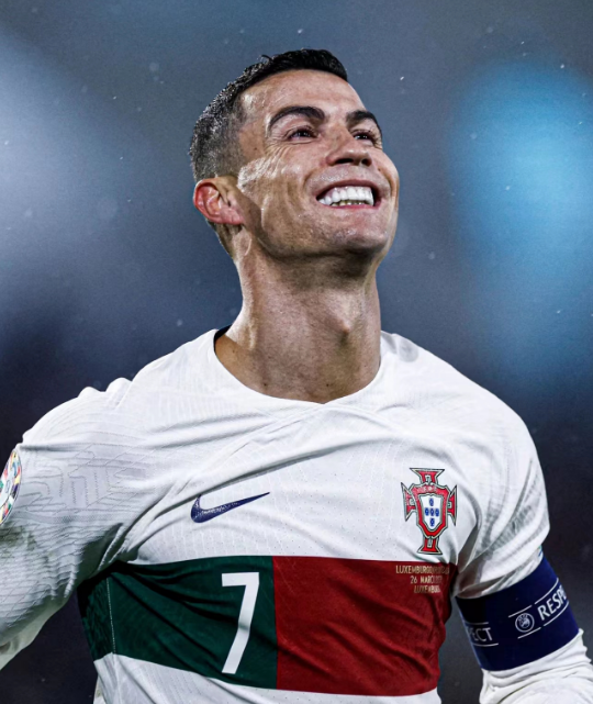 Cristiano Ronaldo se stává prvním hráčem v historii fotbalu, který absolvoval 200 zápasů za národní tým