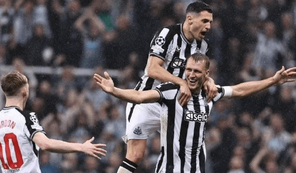 Newcastle United porazil Paris Saint-Germain 4:1 a skončilo 20 let čekání